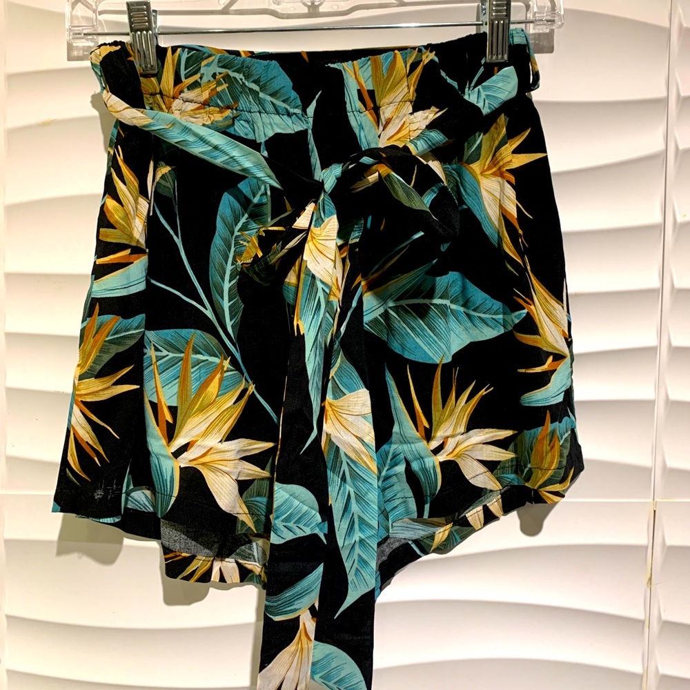 *New* Never worn flowy shorts
